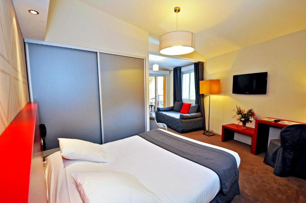Logis Hotel Le Central Бареж Номер фото