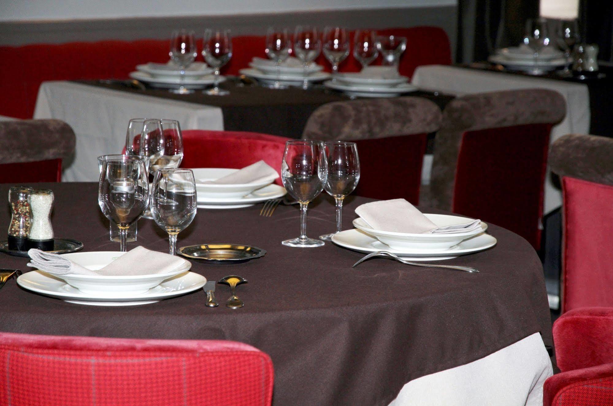 Logis Hotel Le Central Бареж Экстерьер фото